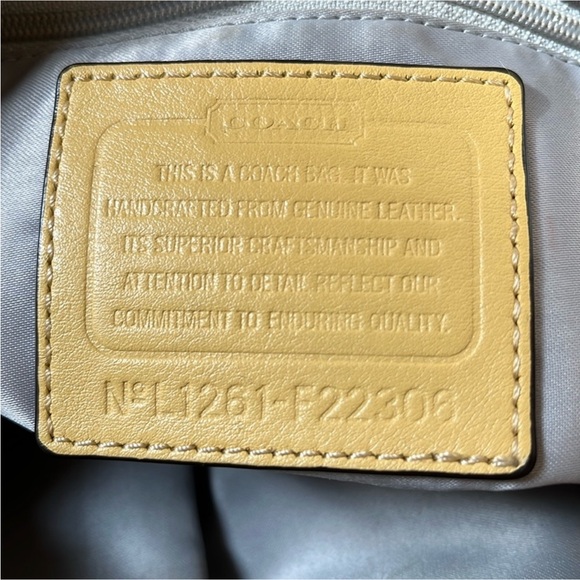 Coach bag. - Picture 2 of 7